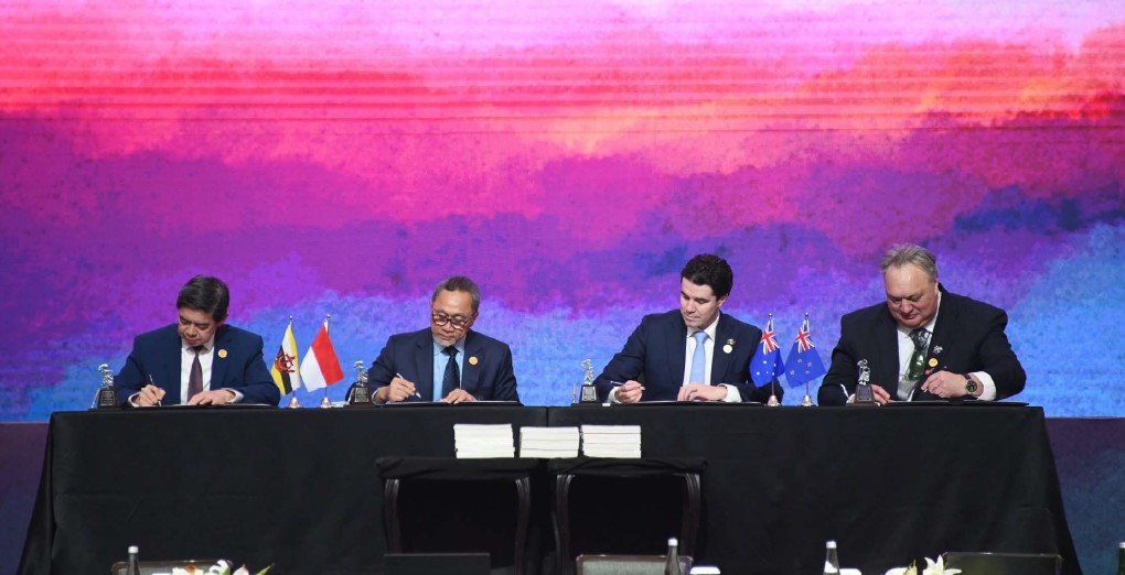 Signing of the AANZFTA amendment. 