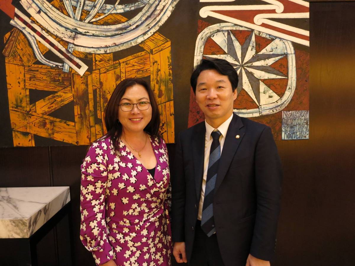 Representative Kim Byoung Gwan meeting NZ Member of Parliament Melissa Lee.. 